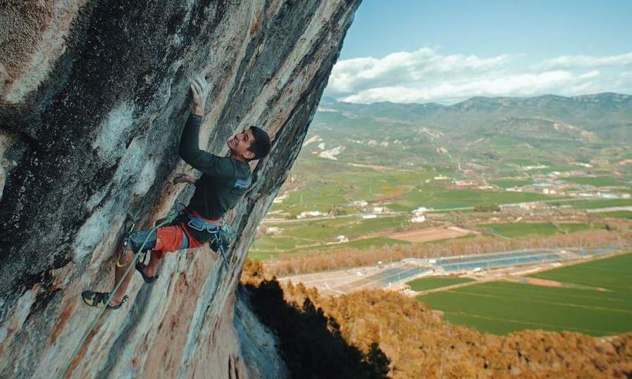 Piotr Schab 9b Fight or Flight Oliana - climbernews