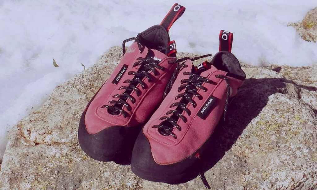 stretching climbing shoes