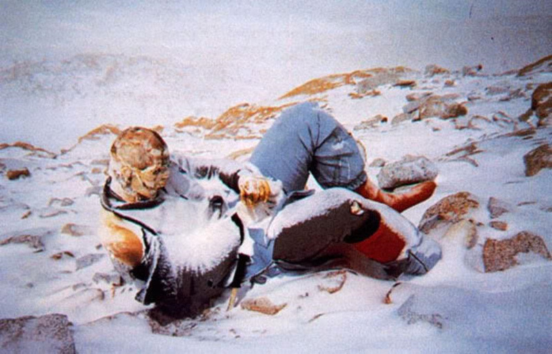Dead Bodies On Everest - Hannelore Schmatz