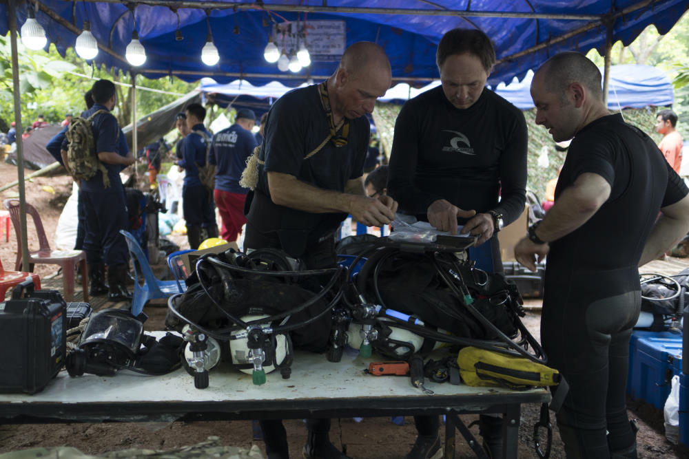 The Rescue Film Review - Thai Cave Rescue Story - Cave Divers Preparing